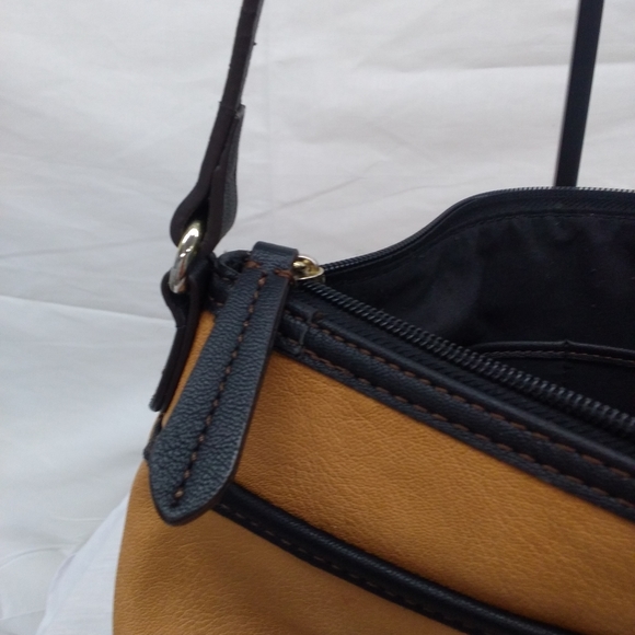 Liz Claiborne Classic Shoulder Bag in Two-Tone Brown § - Picture 10 of 13